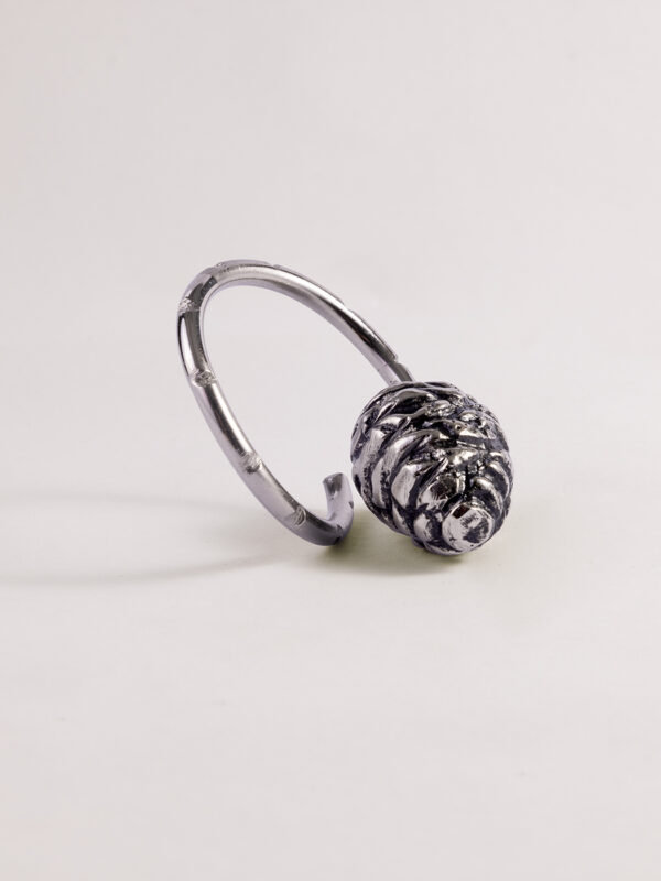 luxury table decor, elegant napkin rings, premium dining accessories, unique table setting